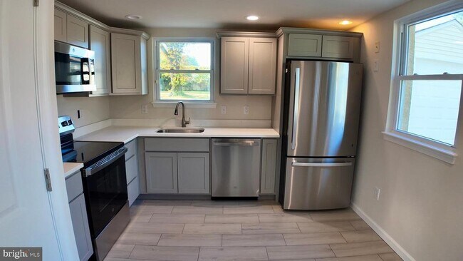 Photo - 718 Erlen Rd