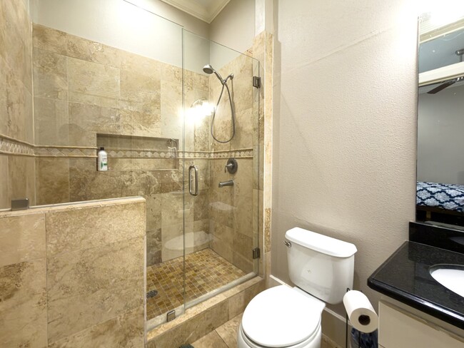 Building Photo - 1613 Summer St