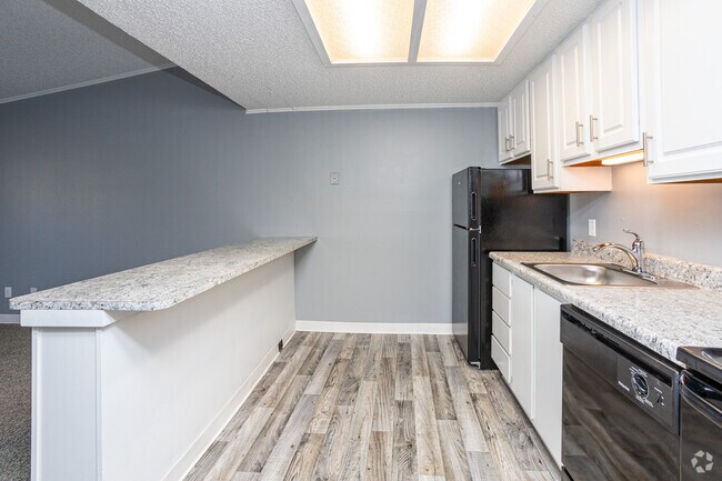 1BR, 1BA - 576 SF - Kitchen