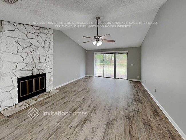 Photo - 10393 Arrow Lakes Dr E