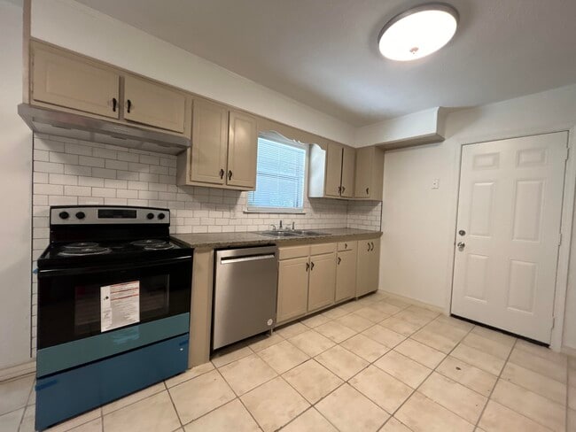 Photo - 107 Lea Pl