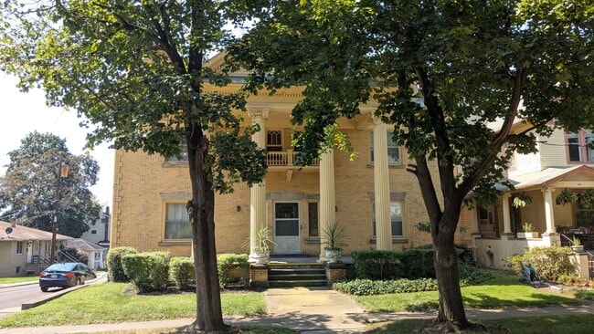 Building Photo - 303 4th St NE Unit 2