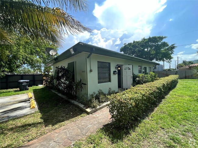 Building Photo - 1610 S 19th Ave Unit E Rental