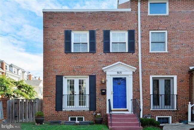 Building Photo - 915 Jefferson St