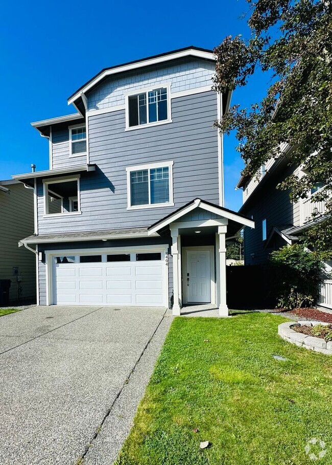 Building Photo - Beautiful 3 Bedroom 2.5 Bath Home with Off...