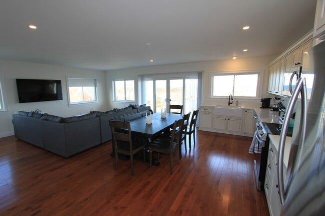 Photo - 69 Knott Ave