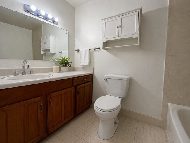 Photo - 1220 Kelving Way