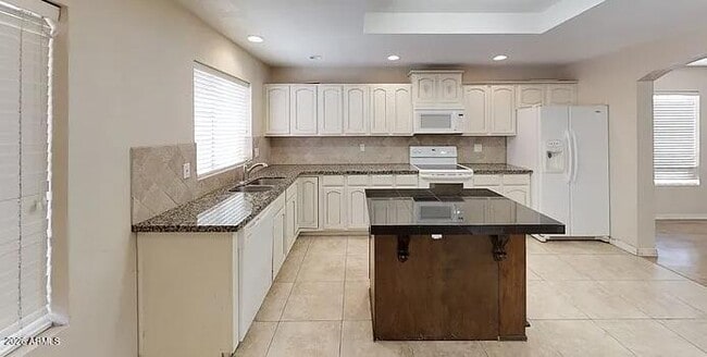 Photo - 823 W Iris Dr