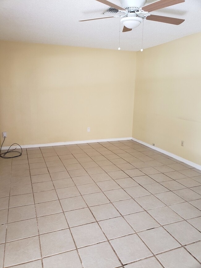 Building Photo - Available - 2 Bed/1Bath Single Family Home...