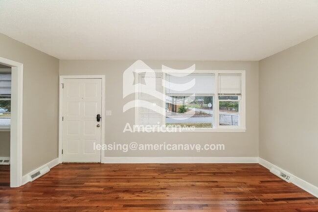 Photo - 5120 Floran St