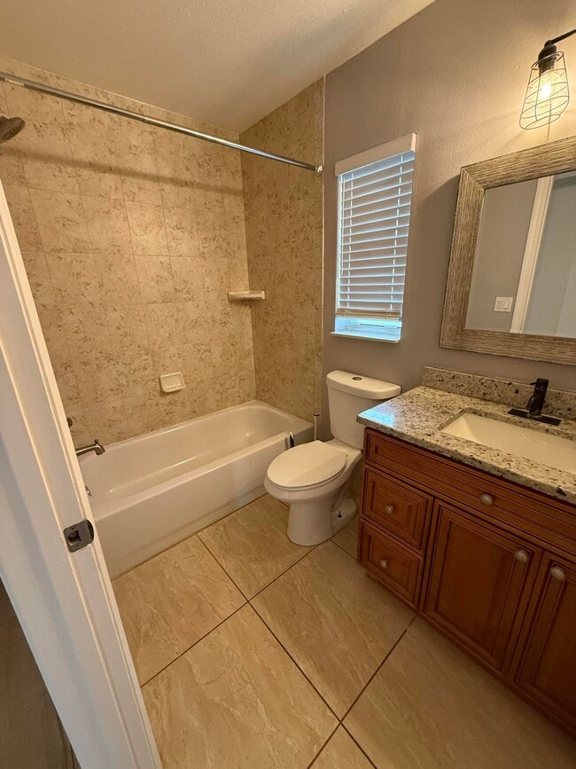 Photo - 249 NE Glentry Ave