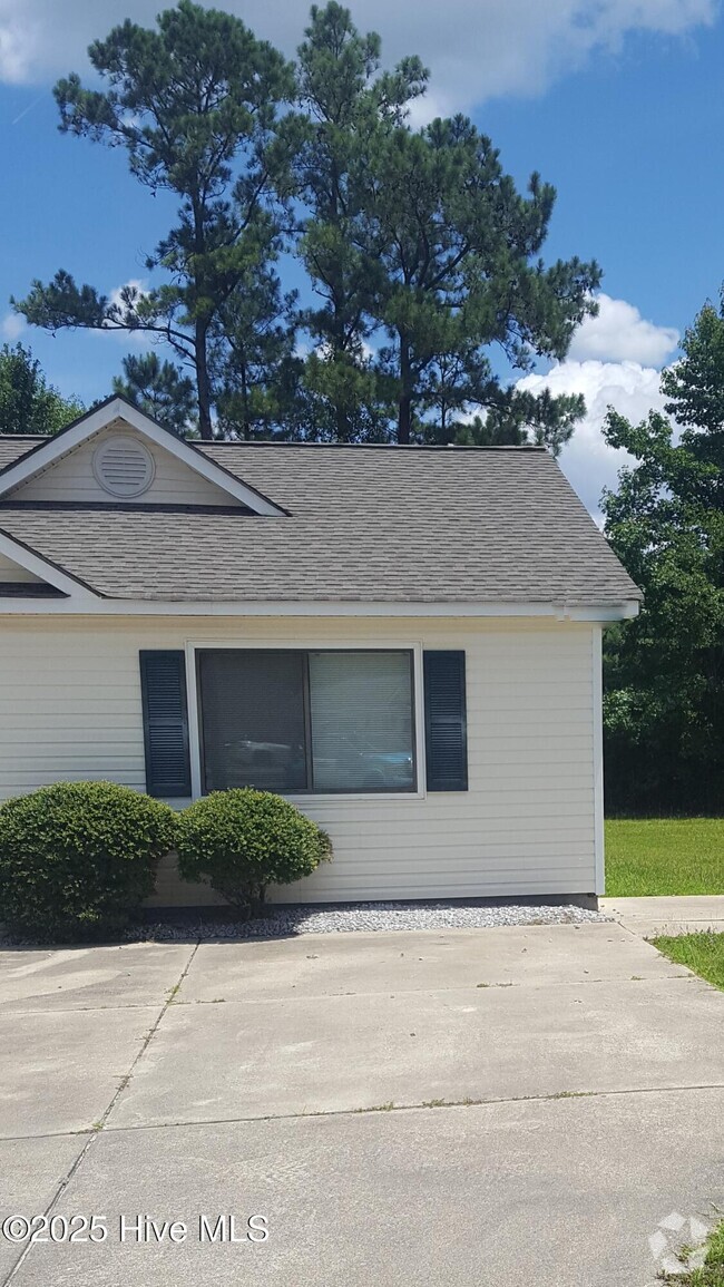 Building Photo - 1927 Countrywood Blvd Rental