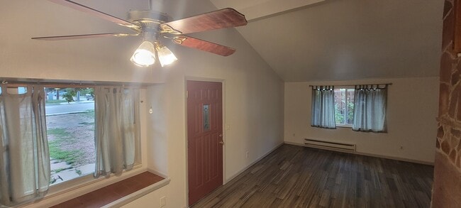 Photo - 430 4th Ave
