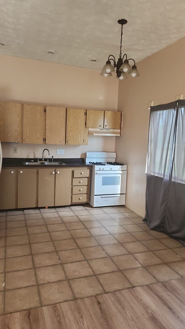 Photo - 1331-1333 Thurston St Unidad 1326