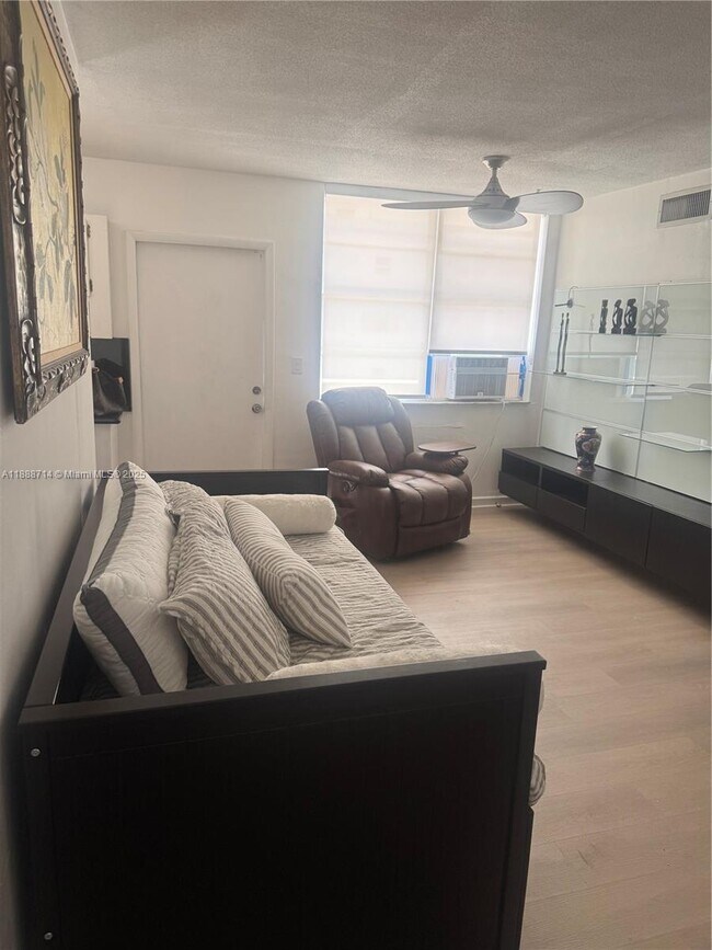 Photo - 713 Collins Ave Unidad 31