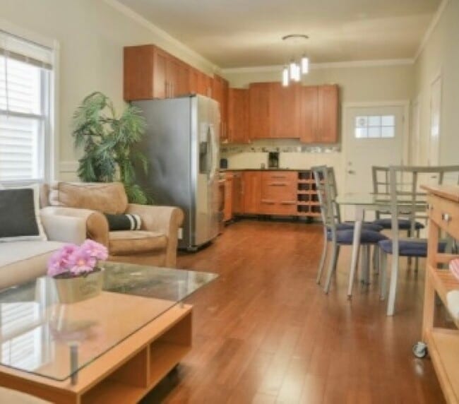 Building Photo - 846 N Mozart St Unit 1 Rental