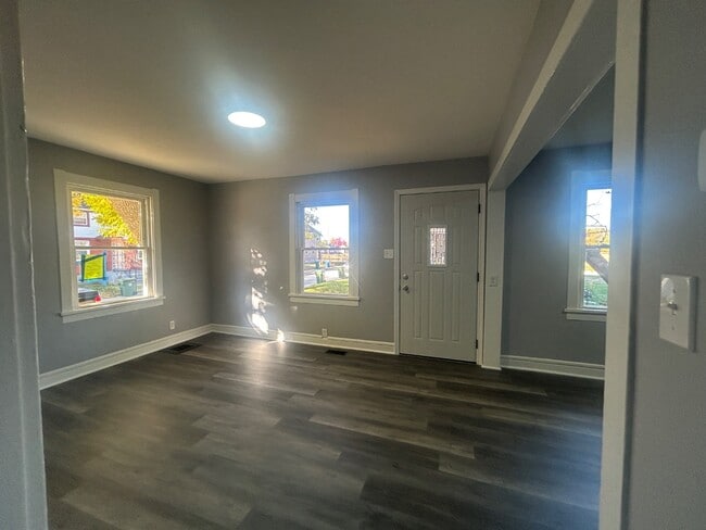 Photo - 6115 Noble Ave