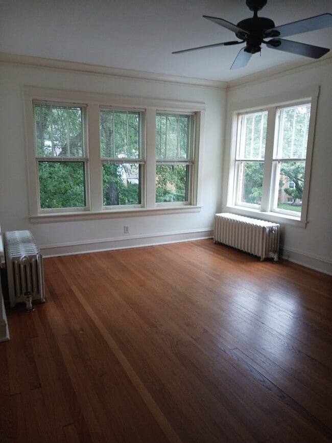 Photo - 5727 N Washtenaw Ave Unit 2