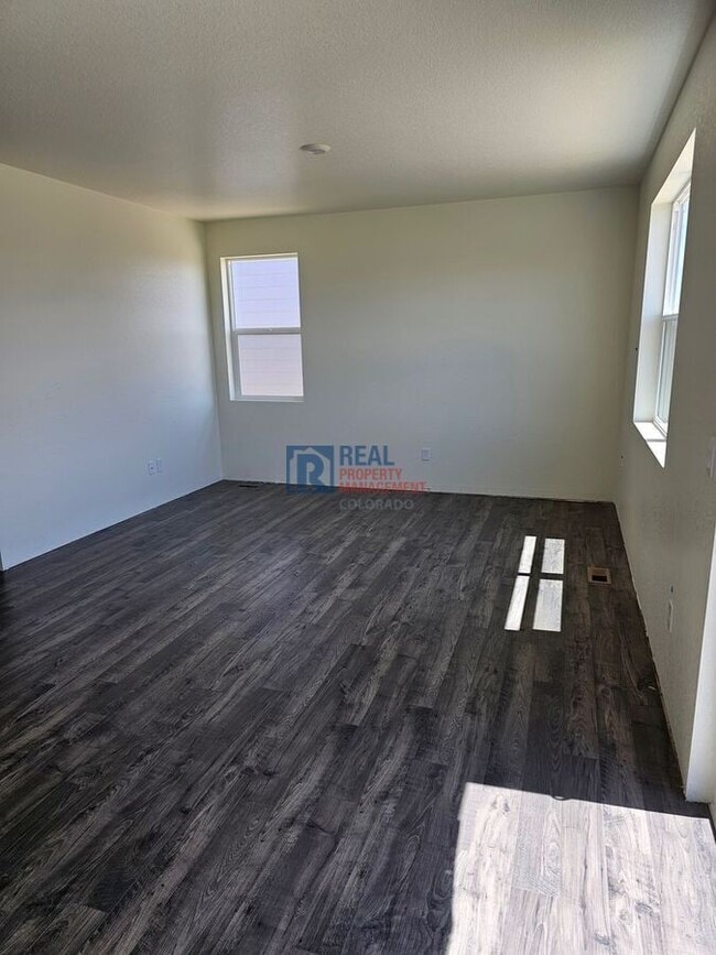 Photo - 909 William Wy