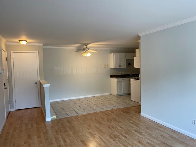 Photo - 255 Elmwood Ave Unidad 211