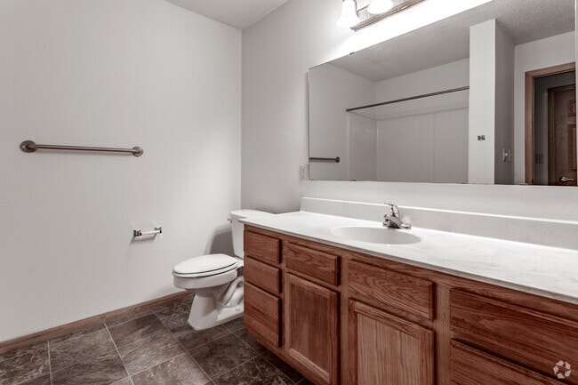 2BR, 1BA - 800SF - Bathroom