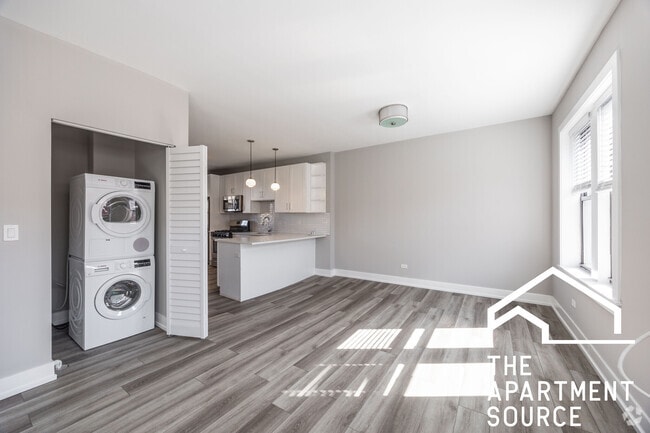 Building Photo - 3943 N Janssen Ave Unit N3 Rental