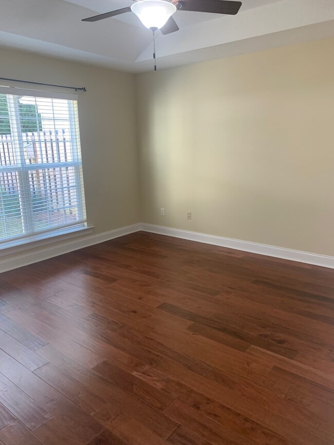 Photo - 154 Orchard Way