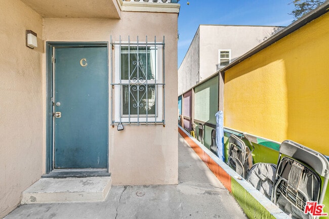 Photo - 717 Ocean Front Walk Unidad C