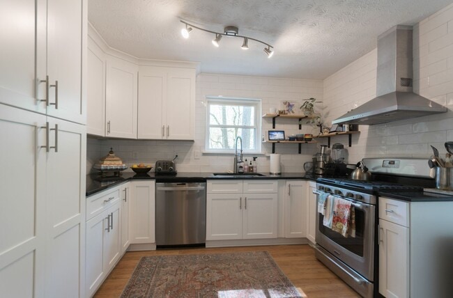 Photo - Beautiful 3BD/2BA Home in the Kensington Square community in Roswell.