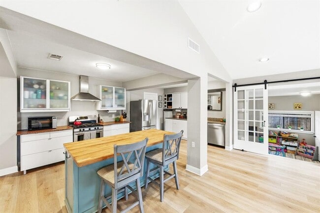 Photo - 7210 Towering Oaks Dr