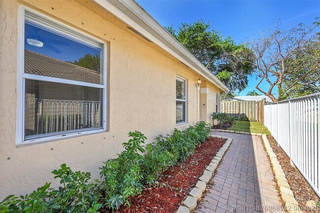 5361 NW 90th Ave