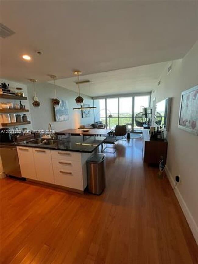 Photo - 601 NE 36th St Unidad 601 NE 36th St # 1805