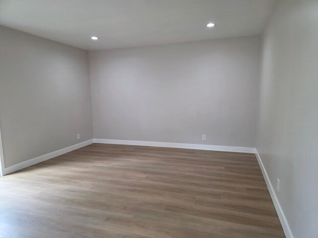 Photo - 14747 Woodruff Ave Apartamentos Unidad 14747