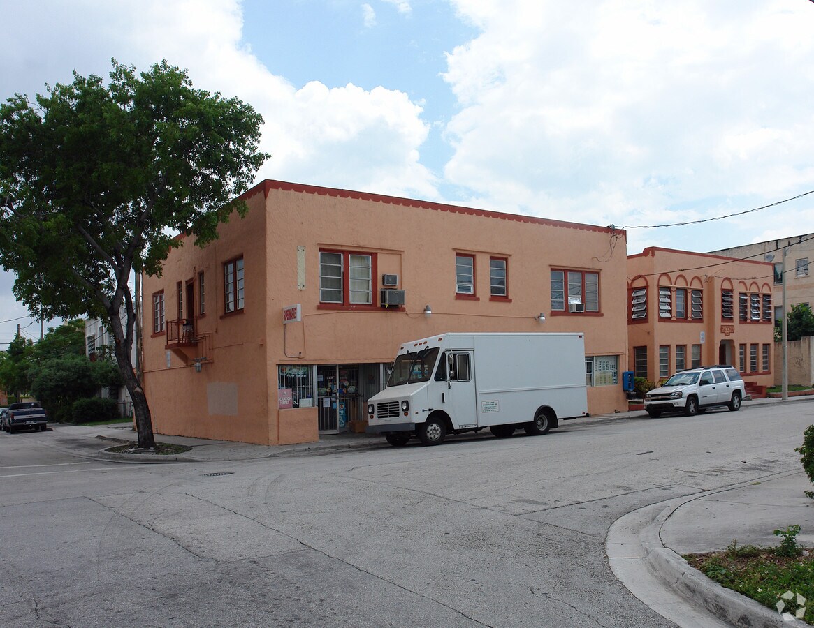 Photo - 539 SW 7th Ct