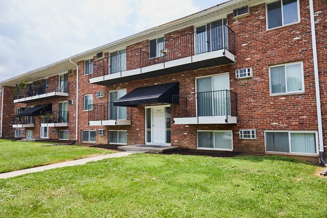 TheReserves_45 1 - Reserves at Warren Park Apartments