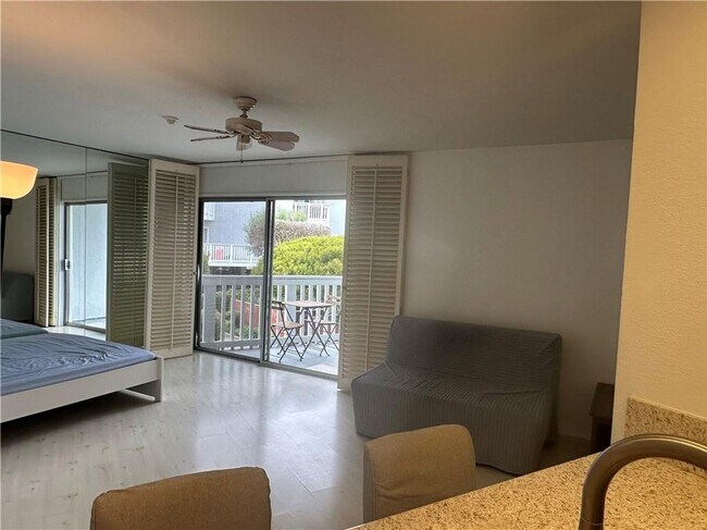 Photo - 640 The Village Unidad A