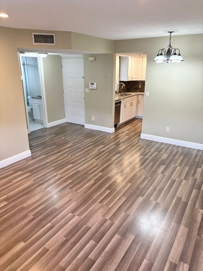 Photo - SPECIAL*** 1/2 OFF THE 2nd Months Rent - Q...