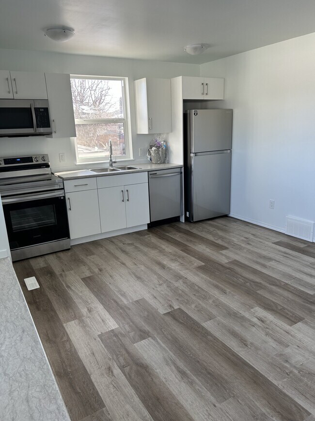 Photo - 7612-7136 136 Ave NW Unit Bsmt G3