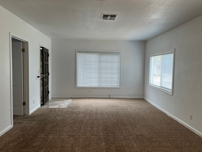 142 Redwood Ave