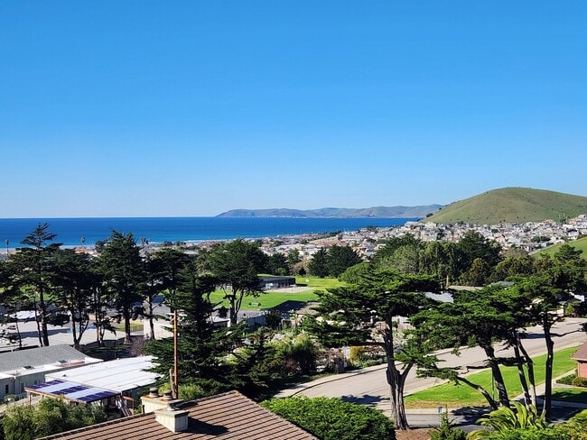 Photo - 3BR / 3BA Coastal Home with Panoramic Morro Bay Views