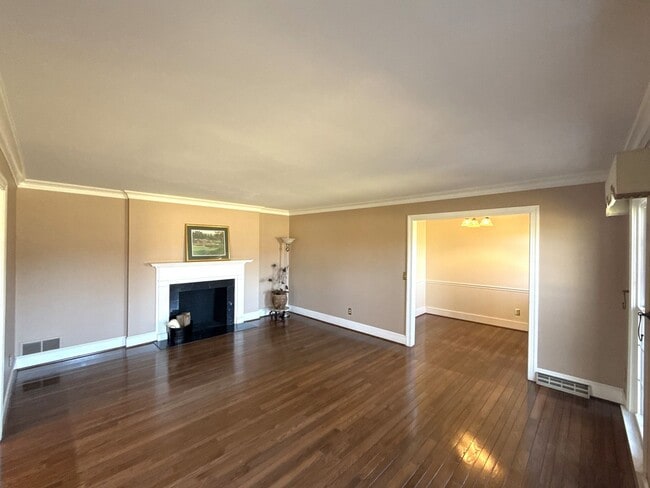 Photo - Beautiful 5 Bedroom 3 Bathroom House on Country Club Golf Course!