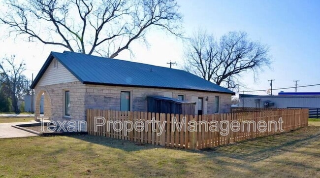 Photo - 109 S Broadway St
