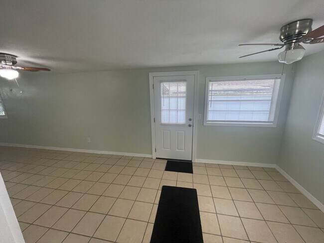 Photo - Spacious 2 bedroom, 1 bathroom home Availa...