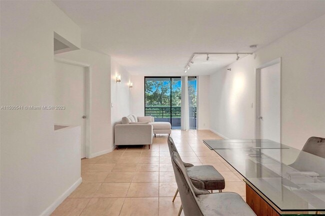 Photo - 3300 NE 191st St Unidad 202