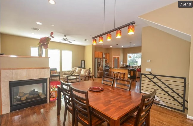 Sala de estar del segundo piso - 3010 Caroline St