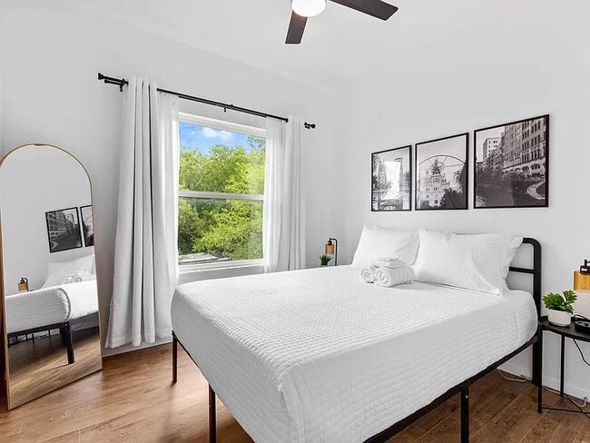 Photo - 2811 Woodbury St