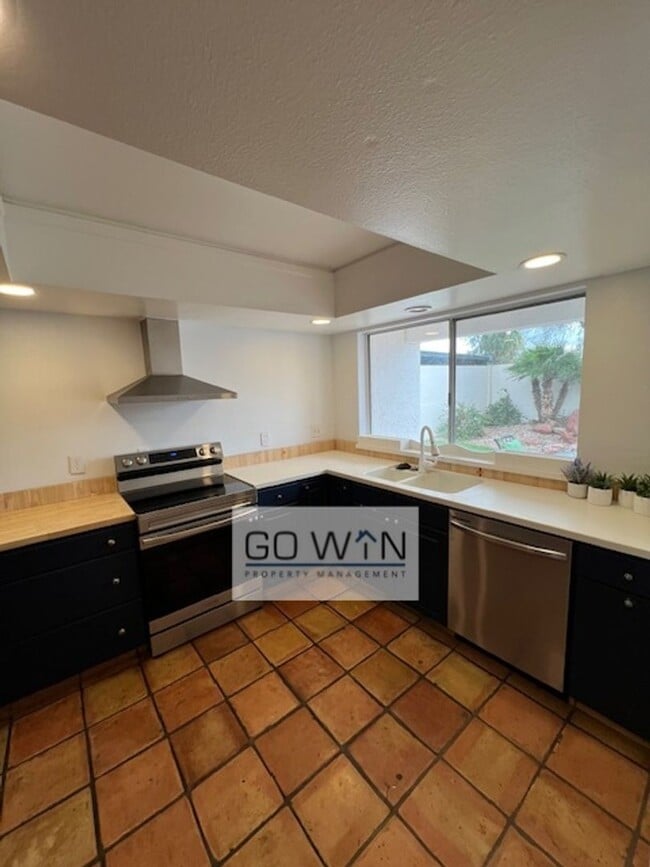 Building Photo - 4 Bed/ 2 Bath - House Tempe