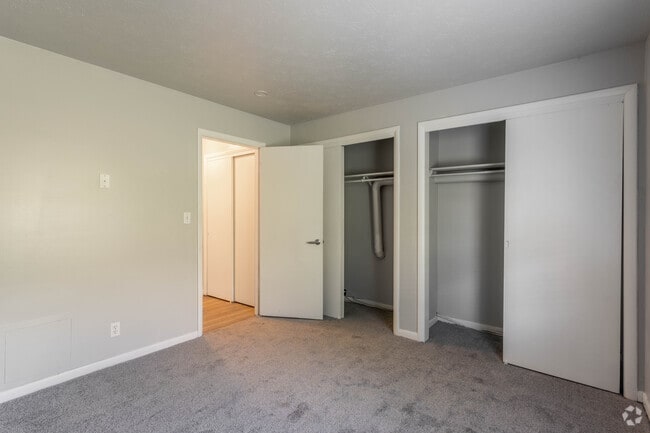 2 Br, 1 Ba - 980 SF