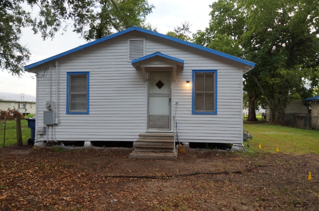 Building Photo - 1610 W Blanchard St Rental