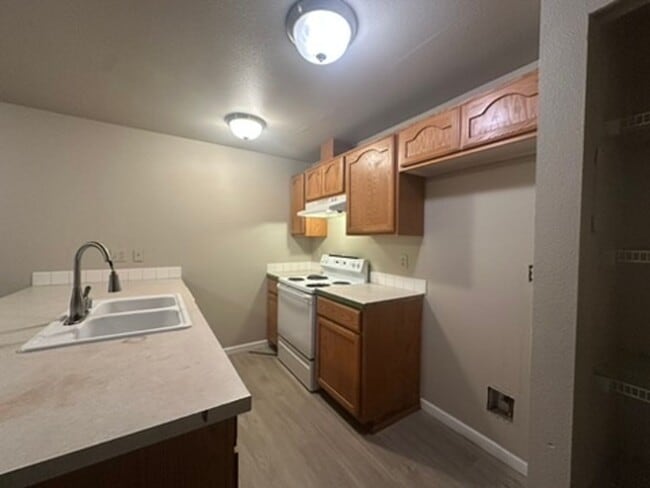 Photo - SEA Lin- 1612/1614 Unit 1614